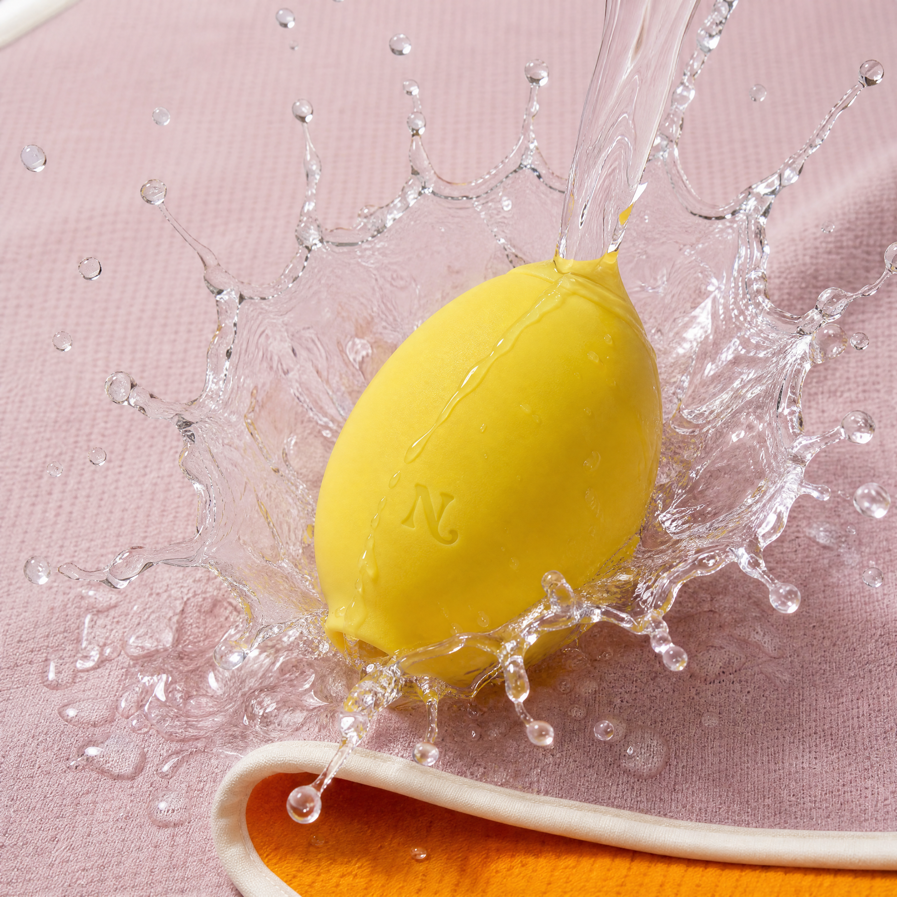 Juicy Waterproof Blanket